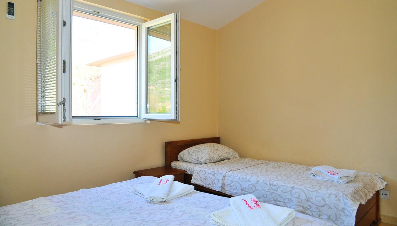 Apartmani Bulajic Tivat Eksteriør billede